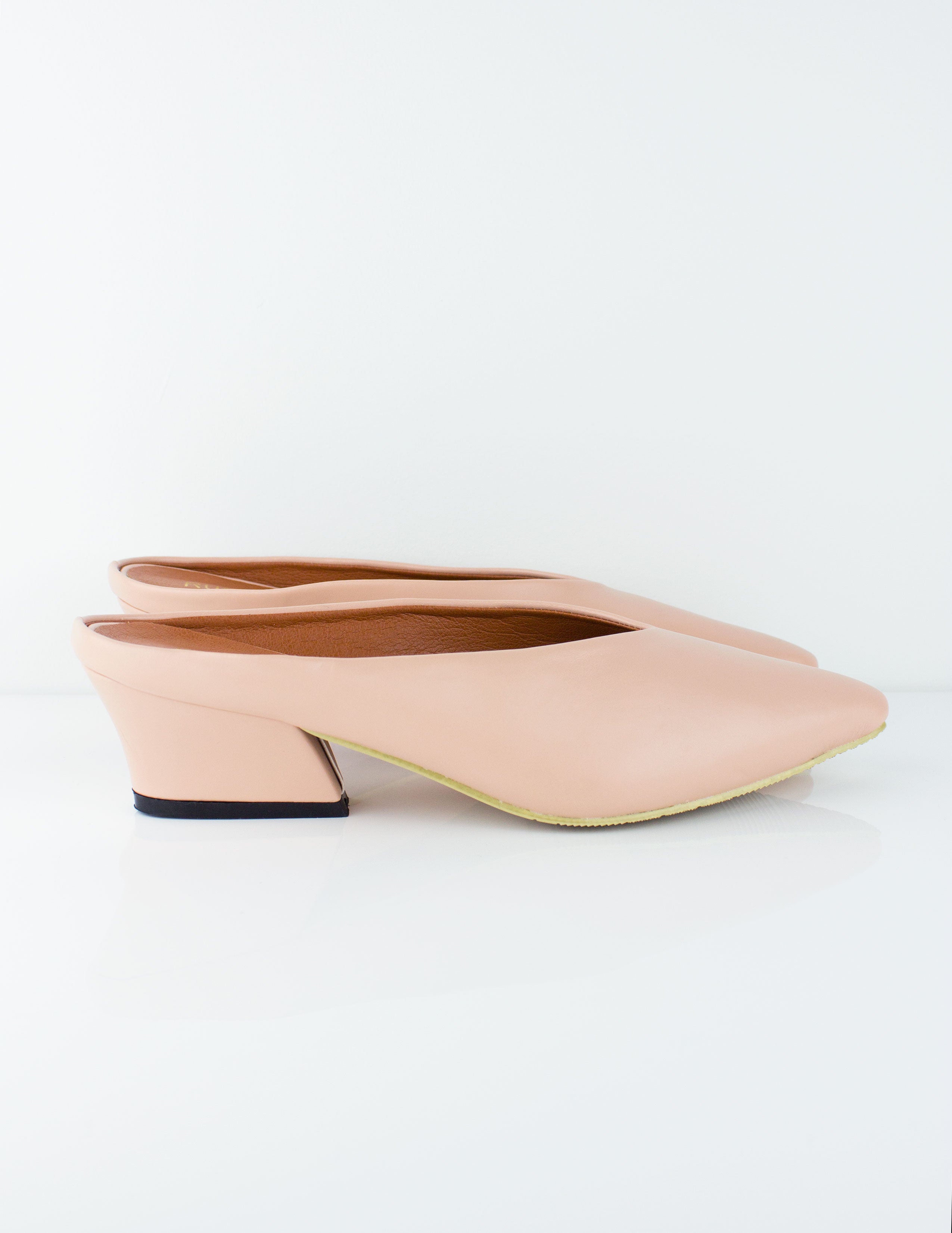 CAPE MULE- NUDE - Blue District