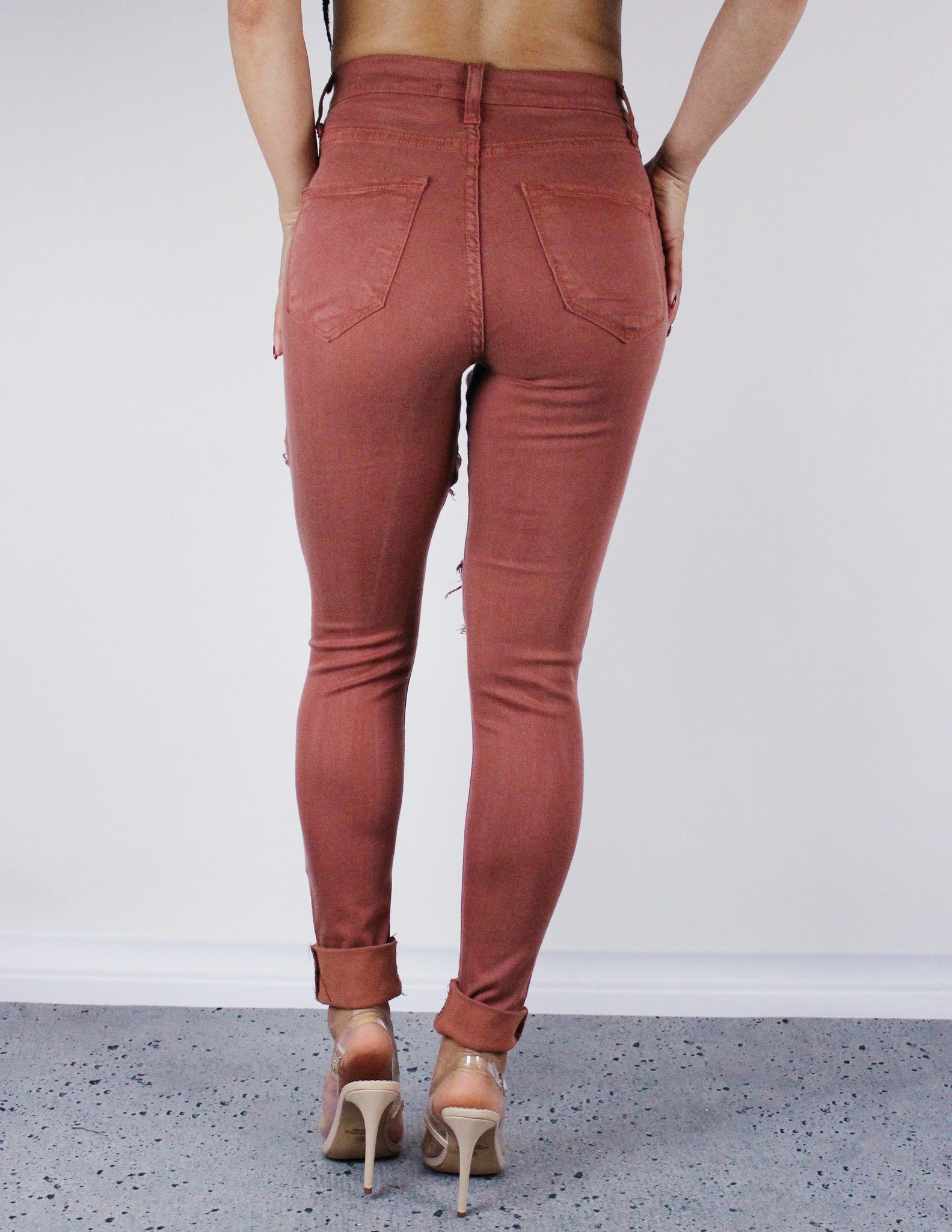 DISTRESSED SUMMER PANTS