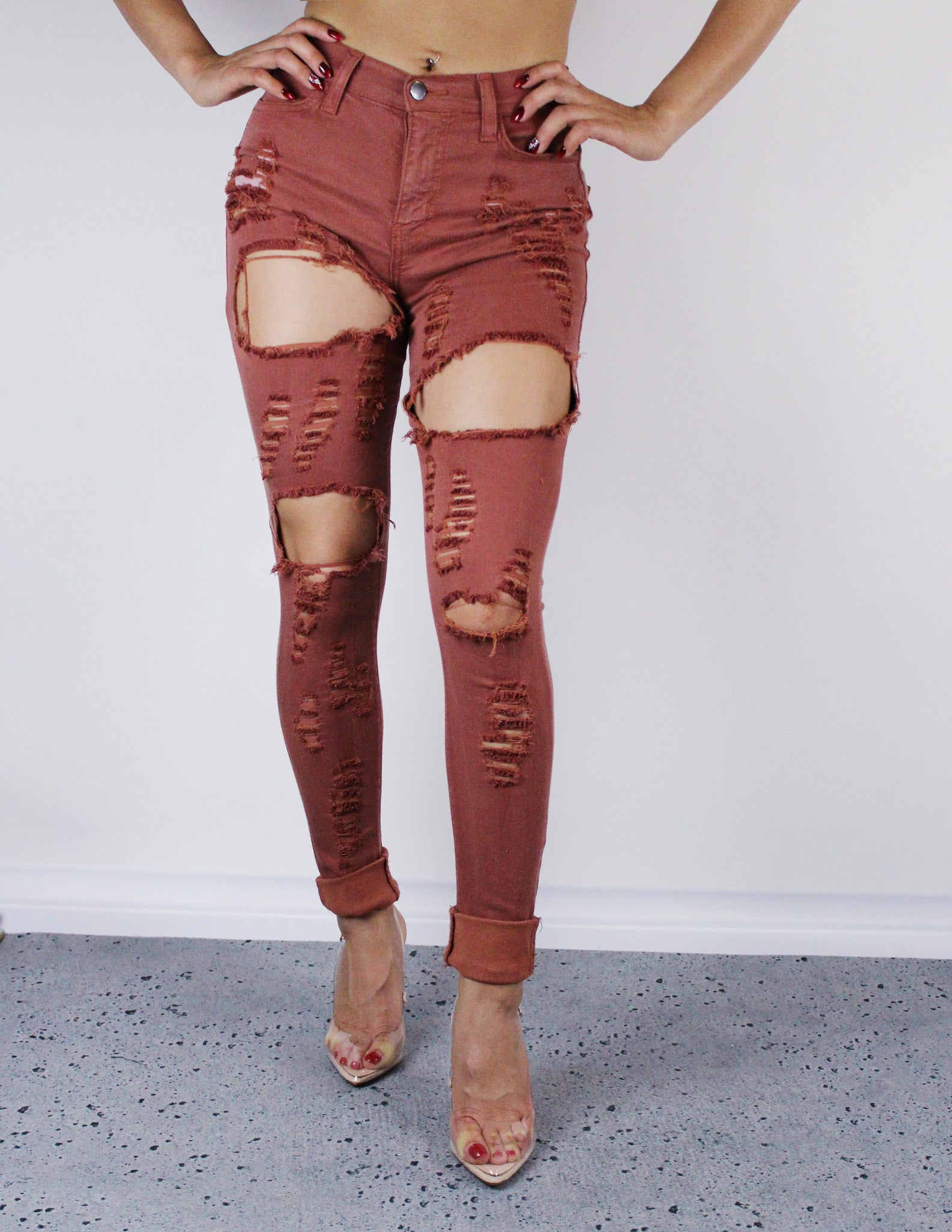 DISTRESSED SUMMER PANTS