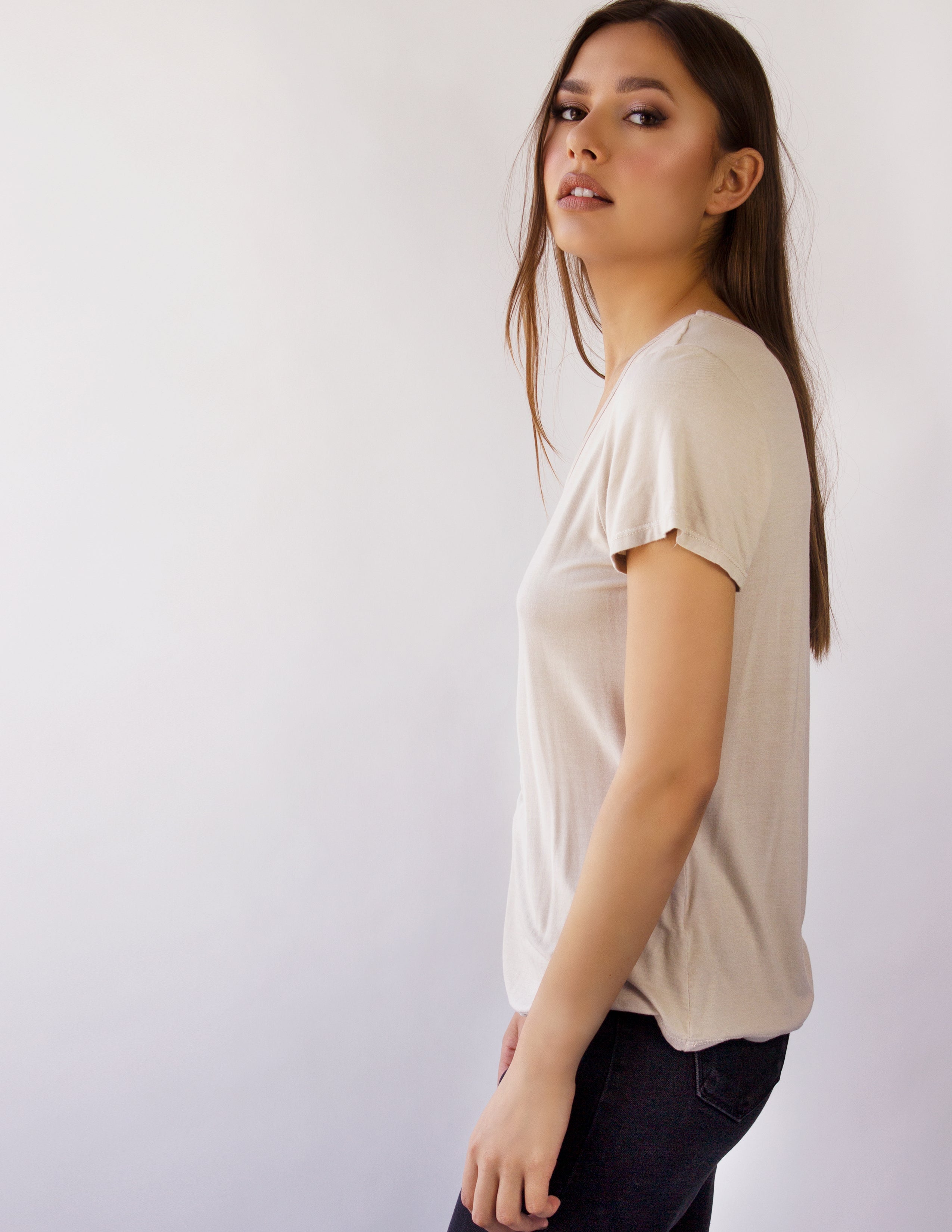 LEDA V-NECK TEE- OAT