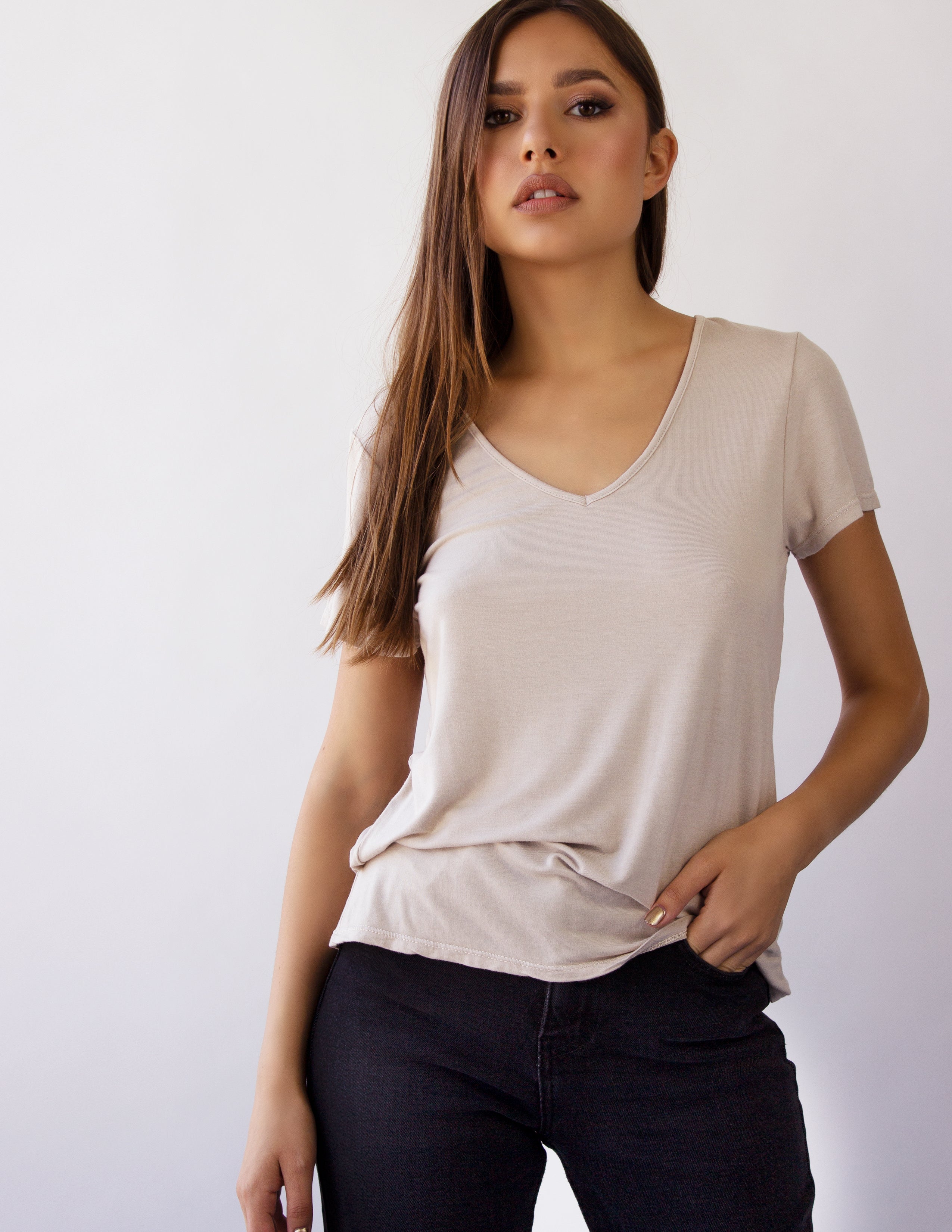 LEDA V-NECK TEE- OAT