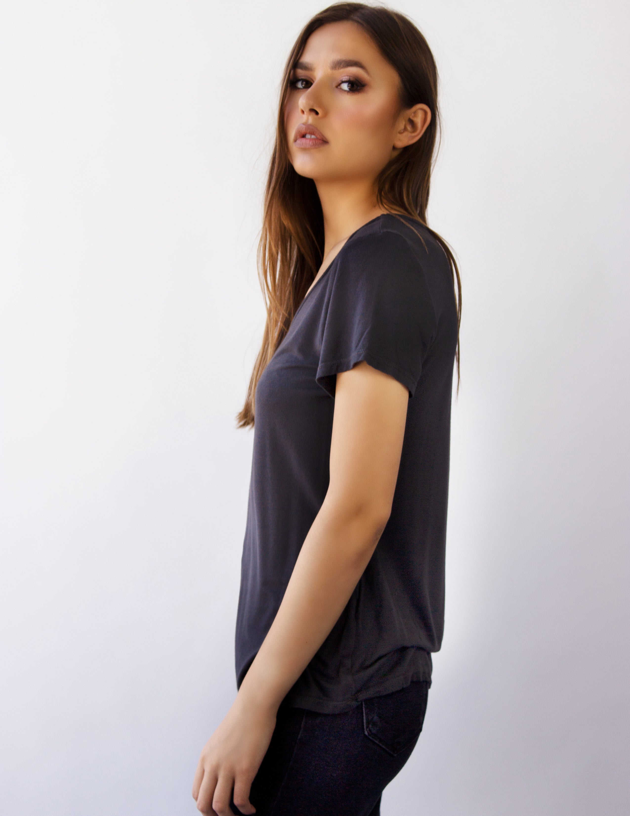 LEDA V-NECK TEE- SHADOW