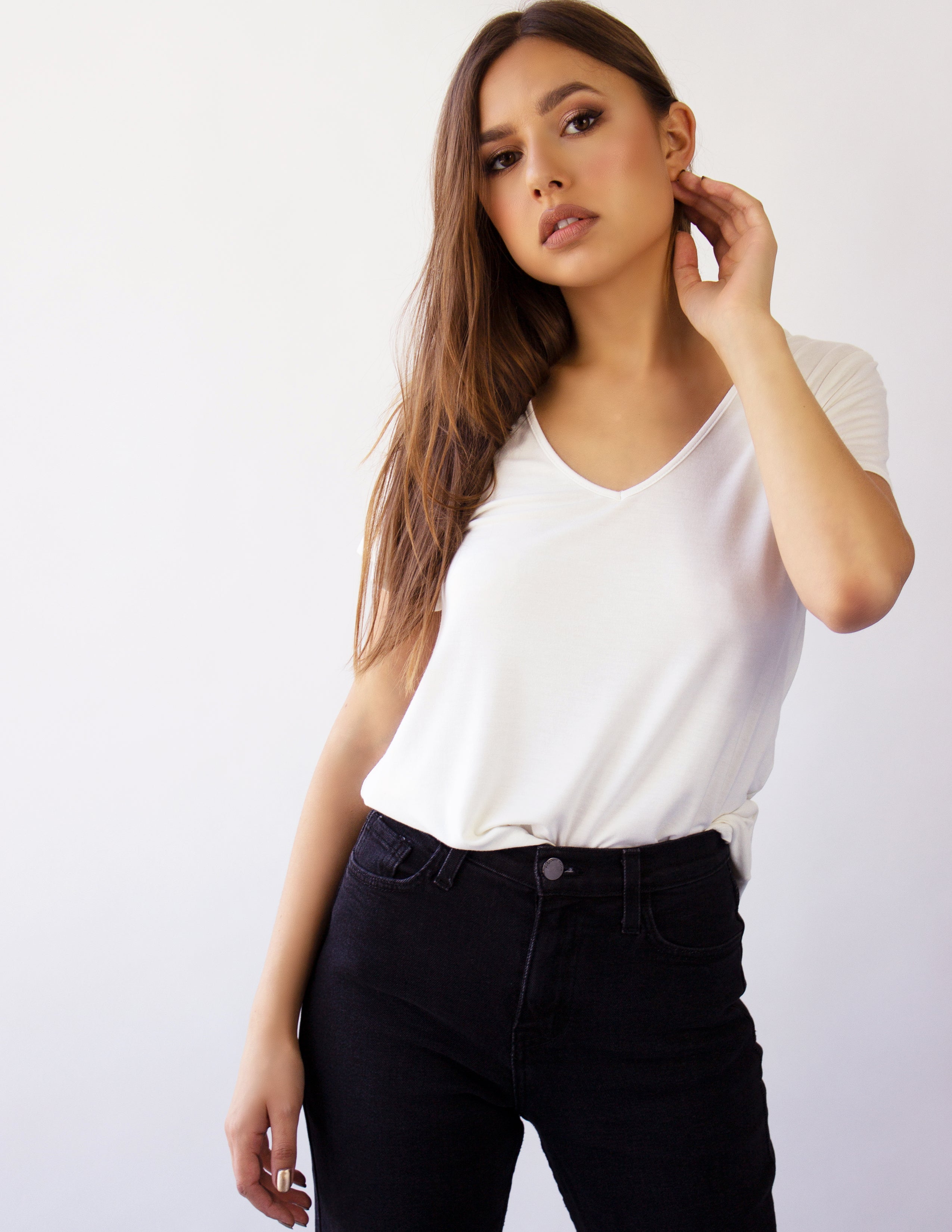 LEDA V-NECK TEE- SOY