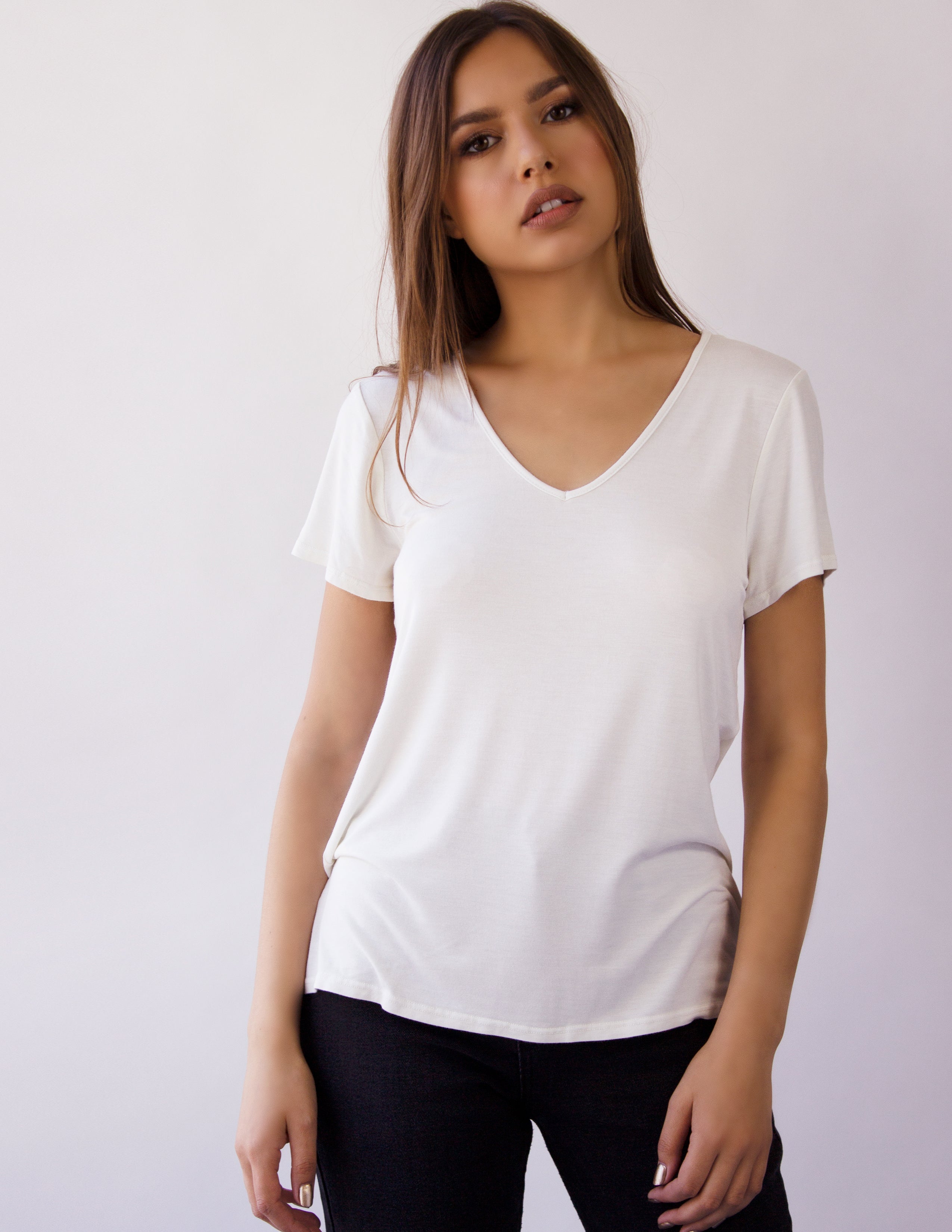 LEDA V-NECK TEE- SOY