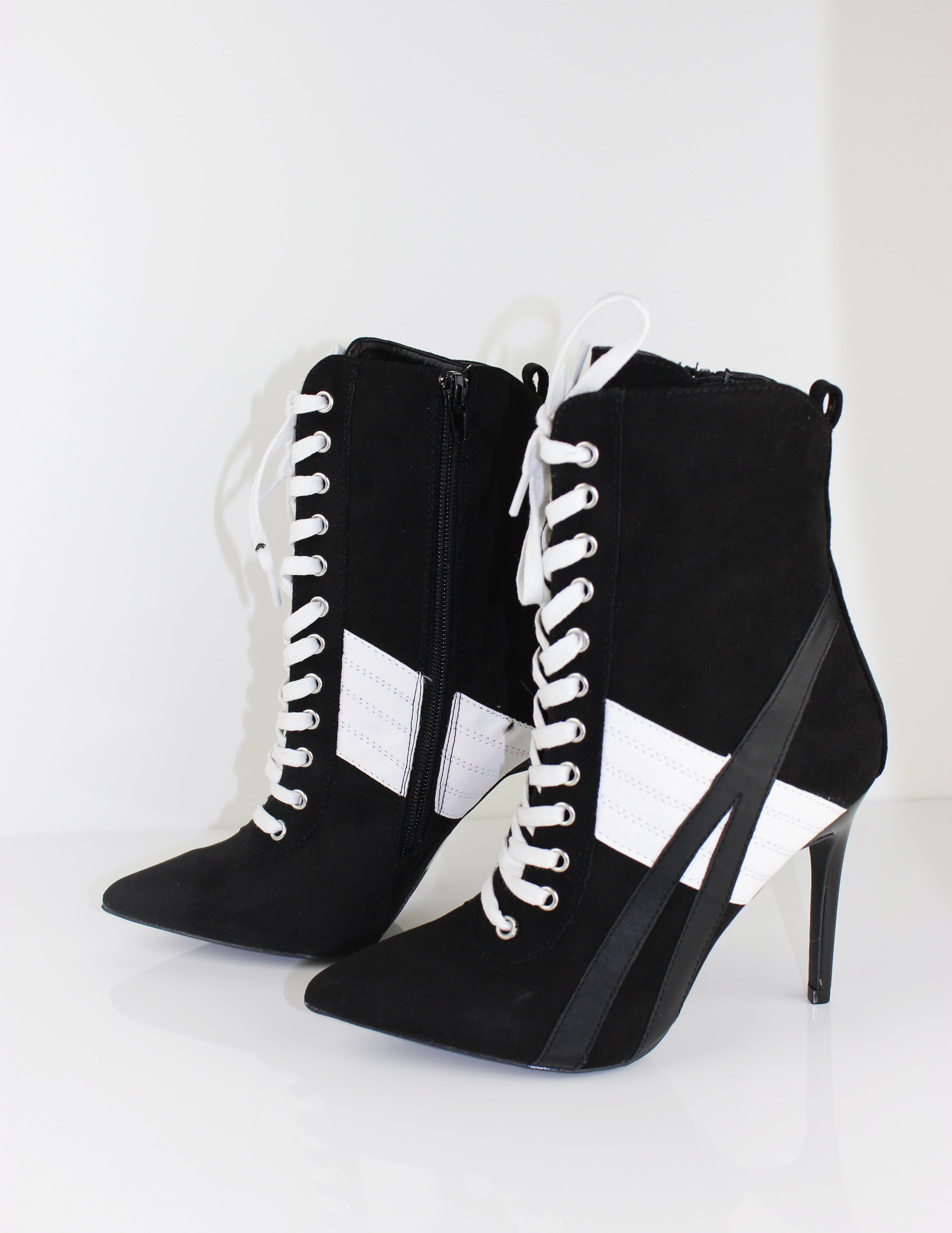 SWEEP BOOTS - Blue District