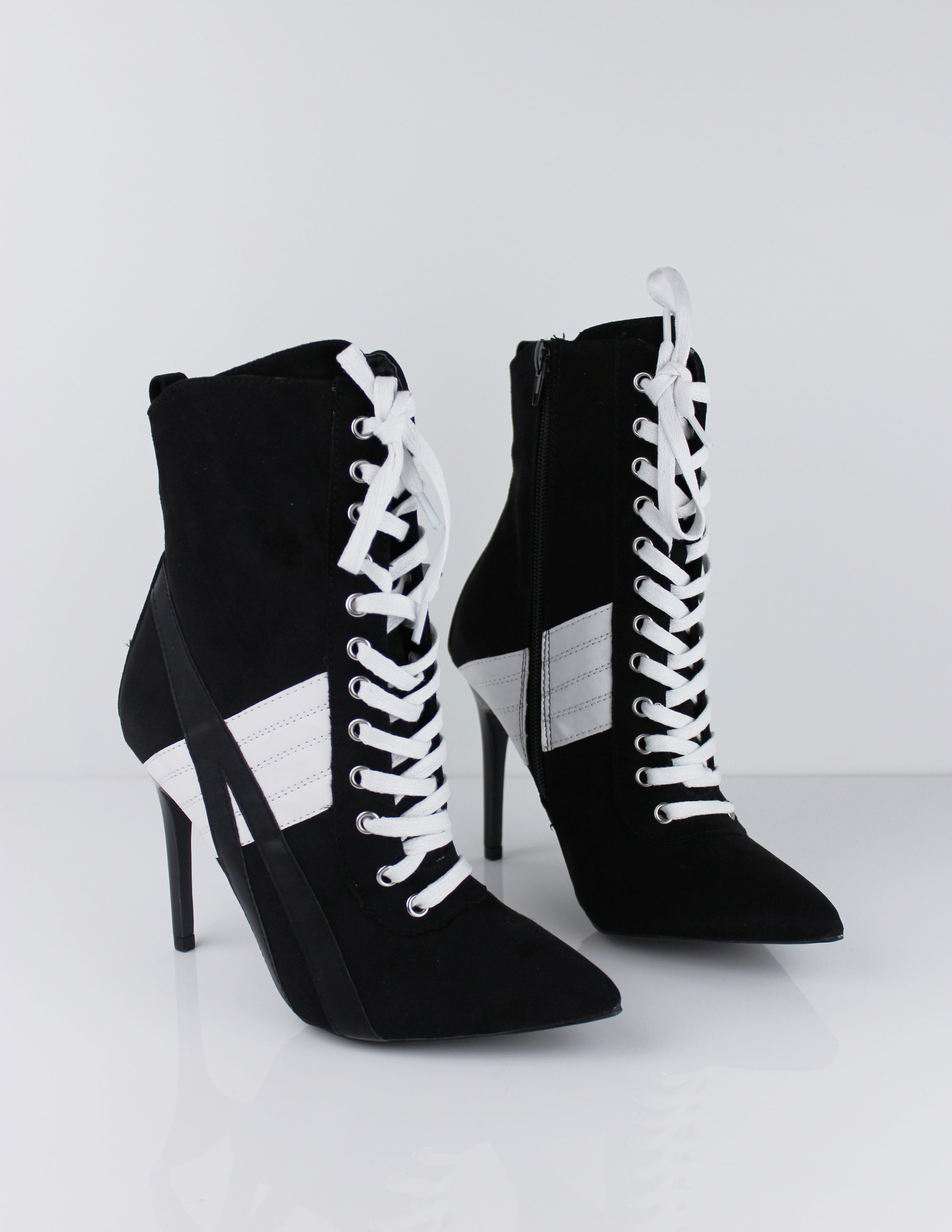 SWEEP BOOTS - Blue District