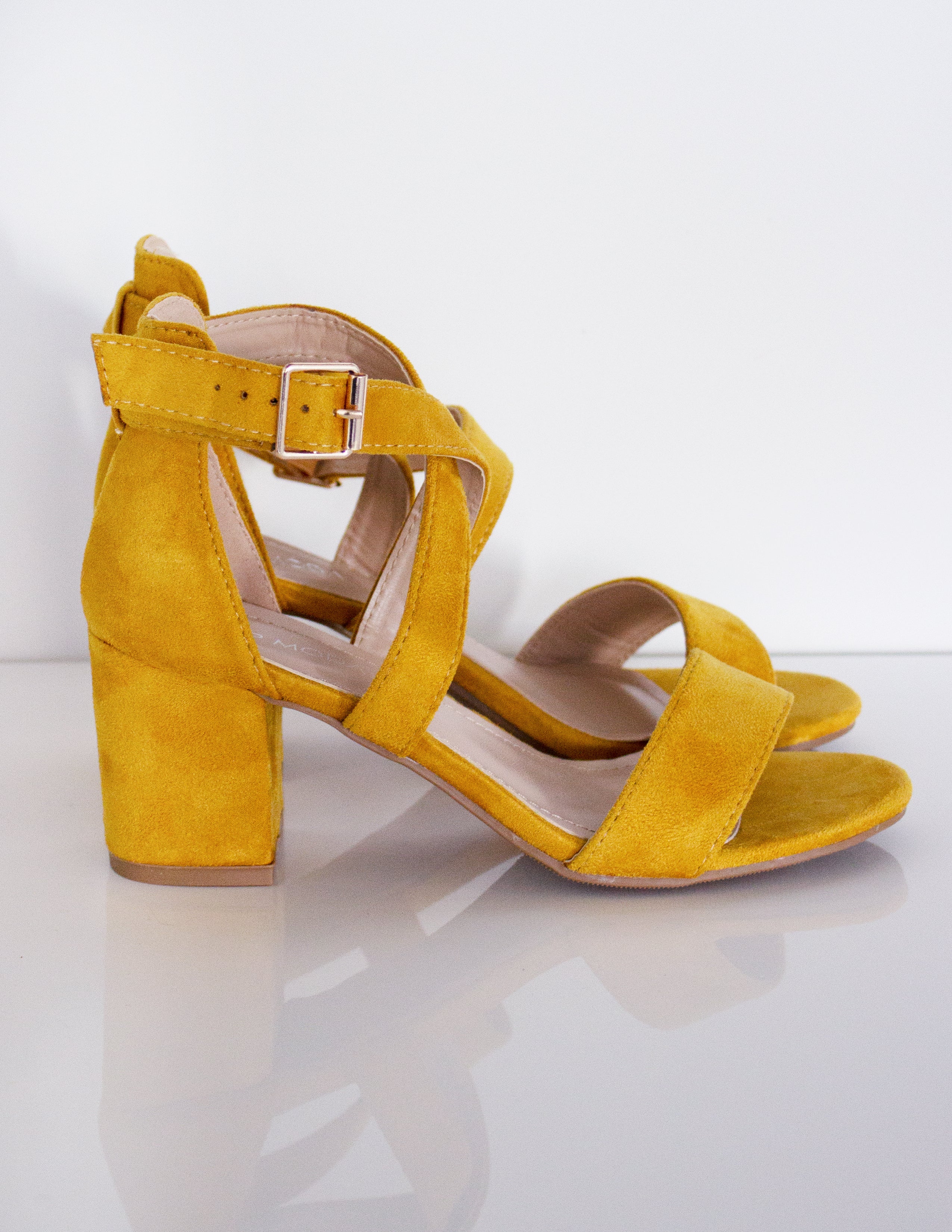 CYRATA SANDALS