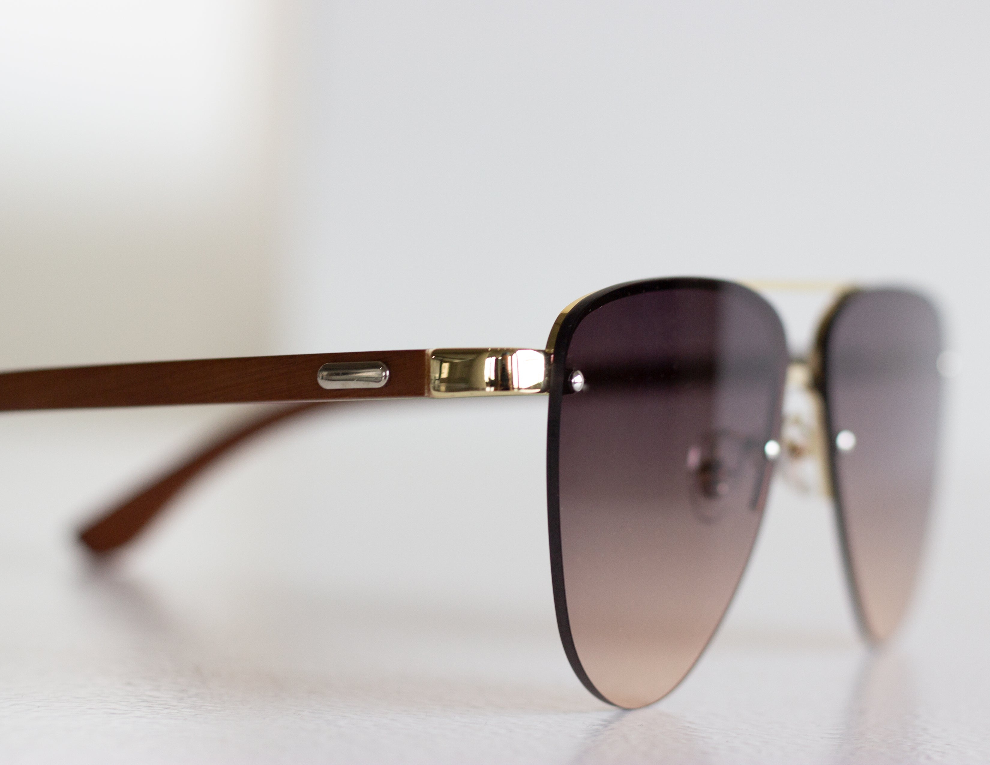 HEROIC SUNGLASSES - DARK/GOLD
