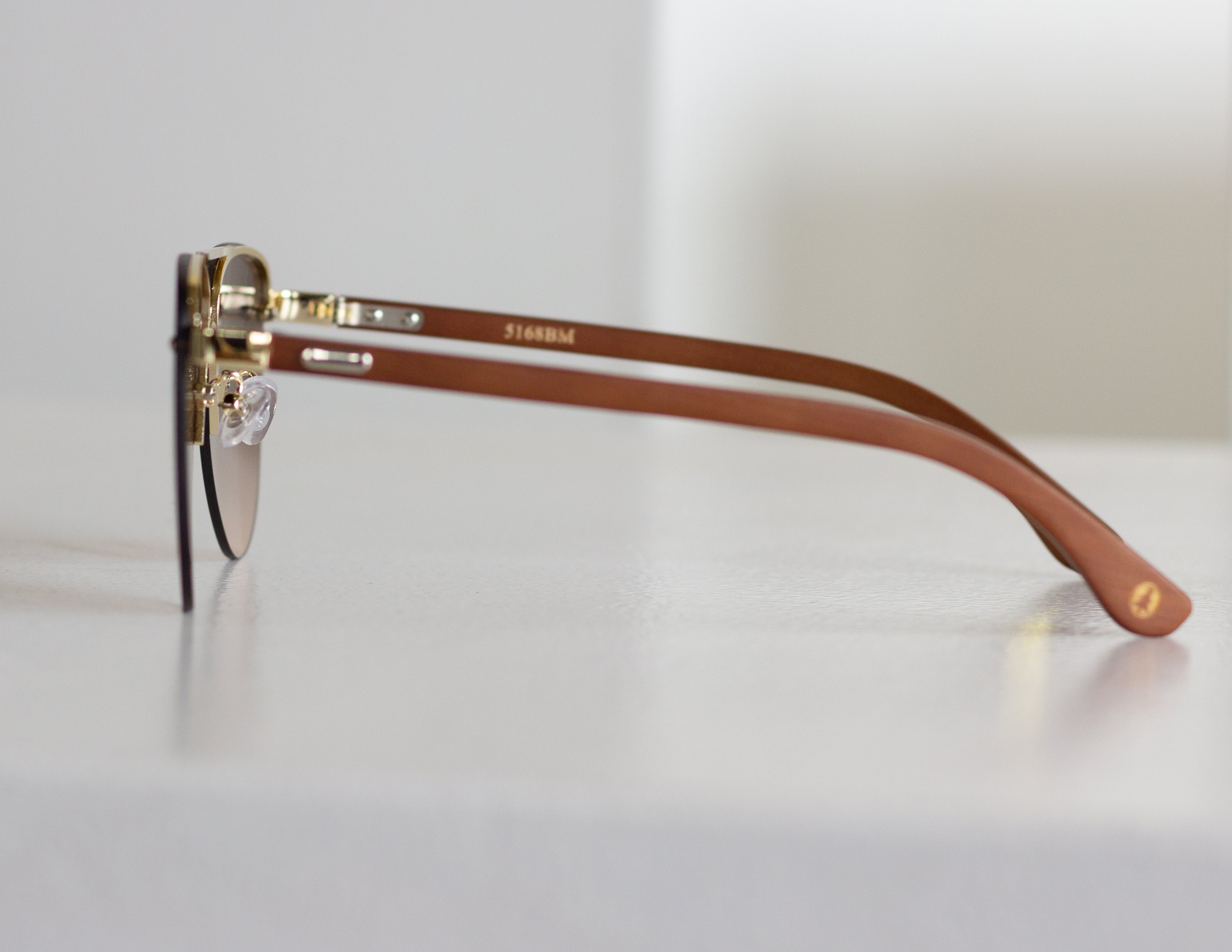 HEROIC SUNGLASSES - DARK/GOLD