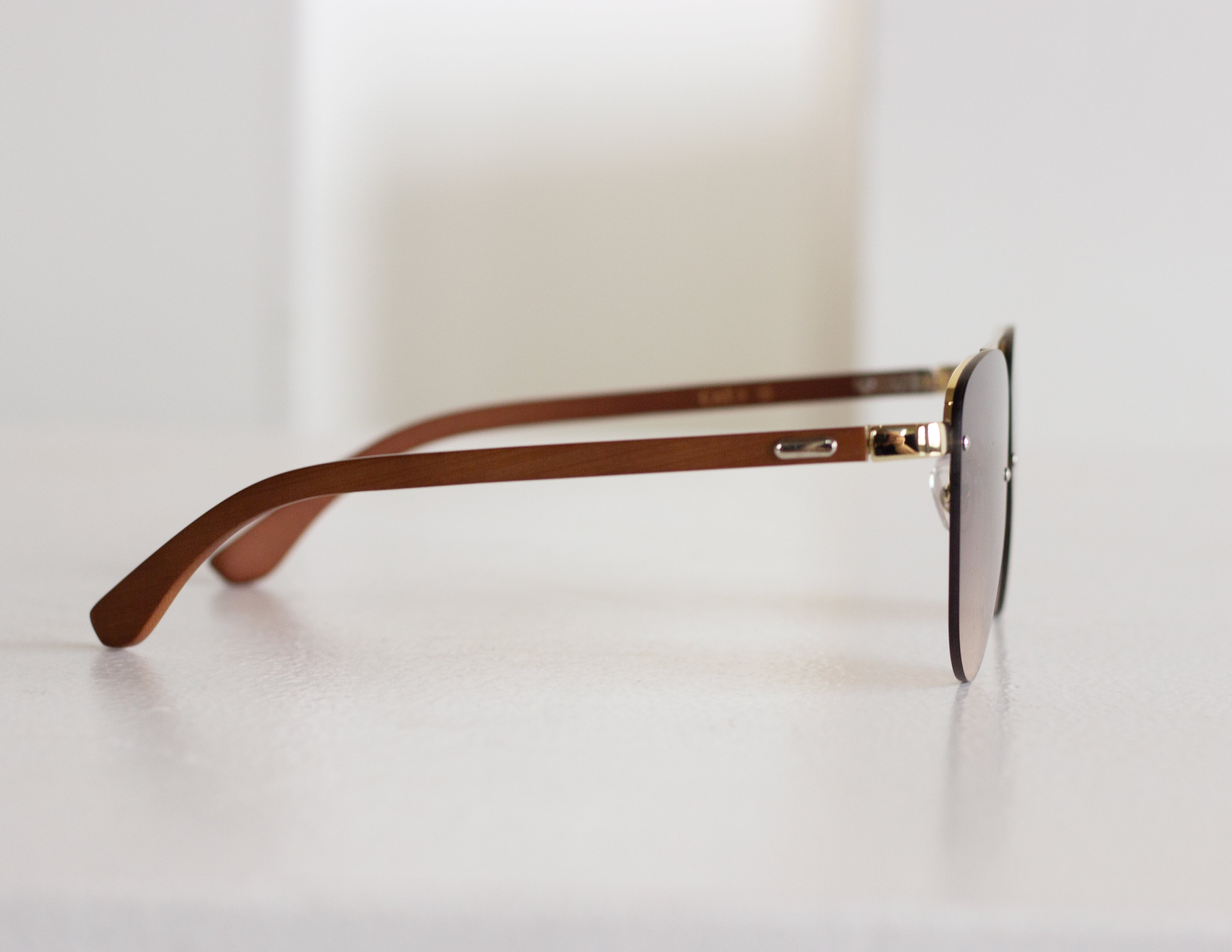 HEROIC SUNGLASSES - DARK/GOLD