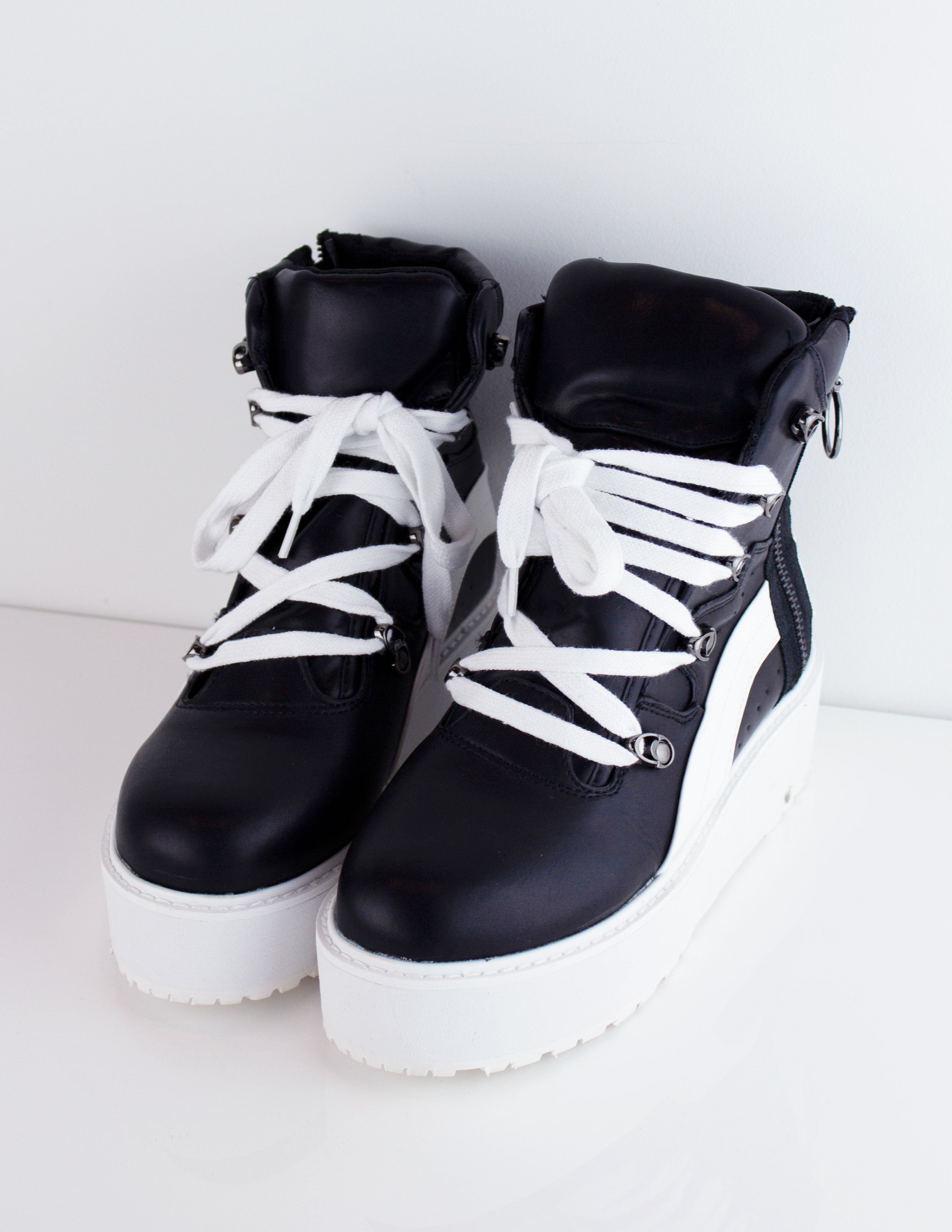 LOUVER PLATFORM SHOES - Blue District