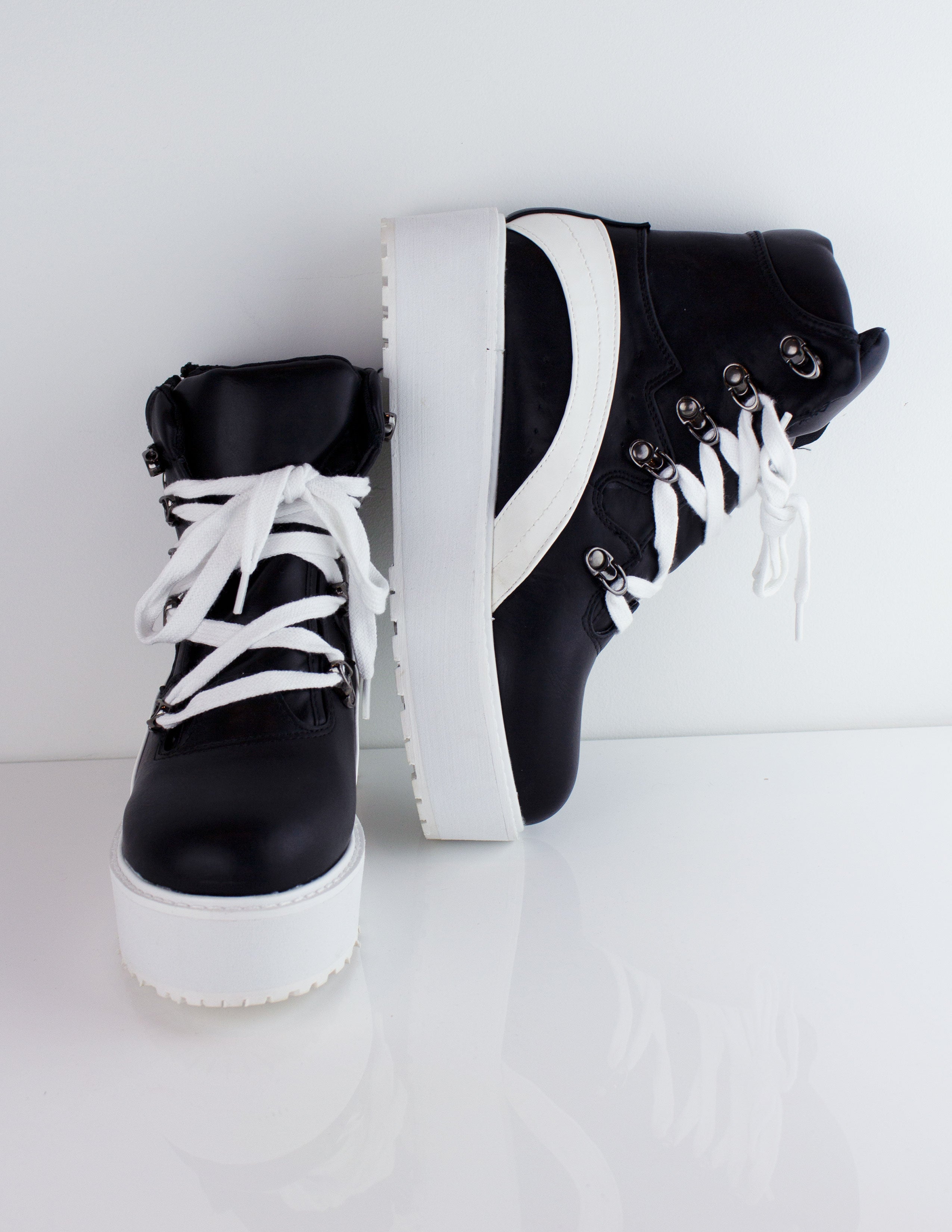 LOUVER PLATFORM SHOES - Blue District