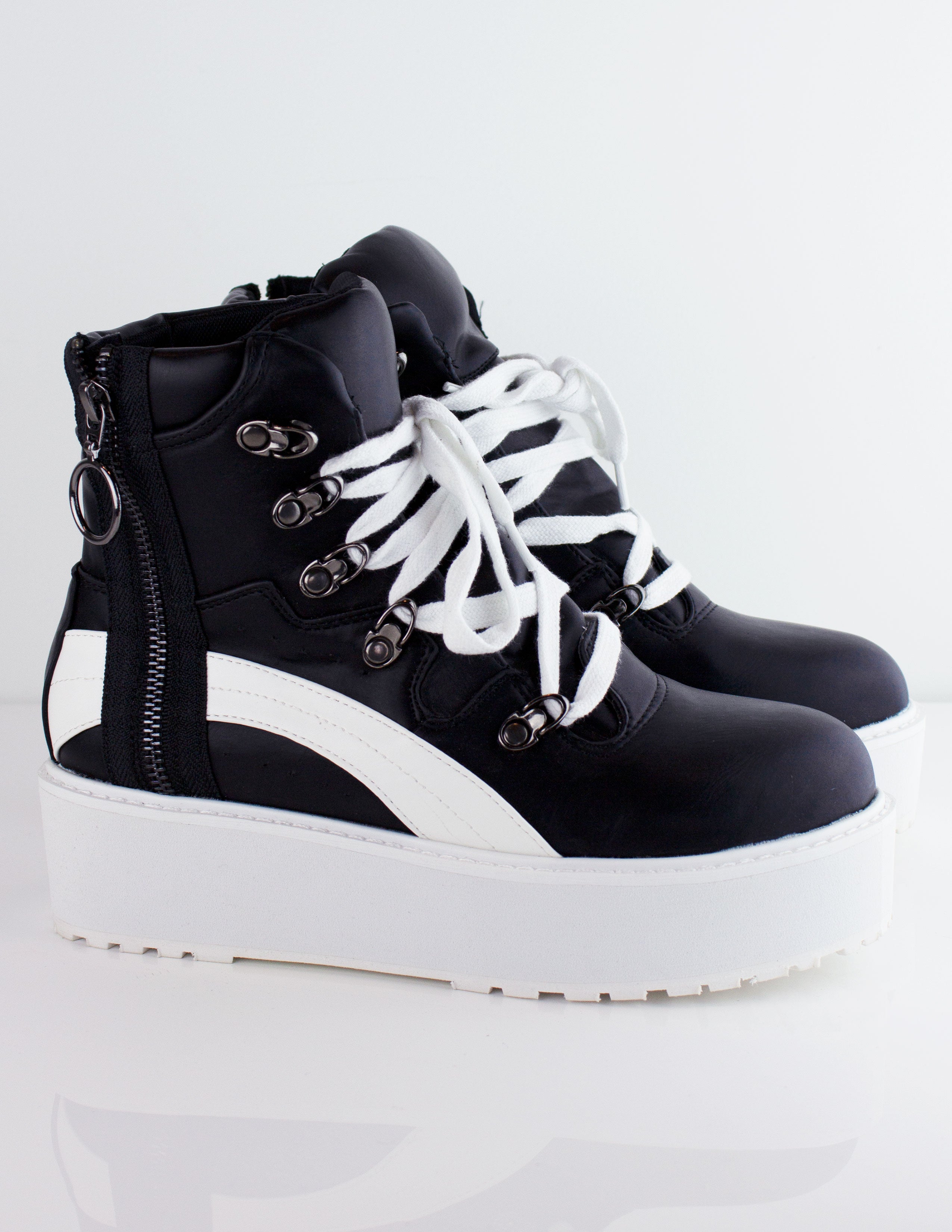 LOUVER PLATFORM SHOES - Blue District