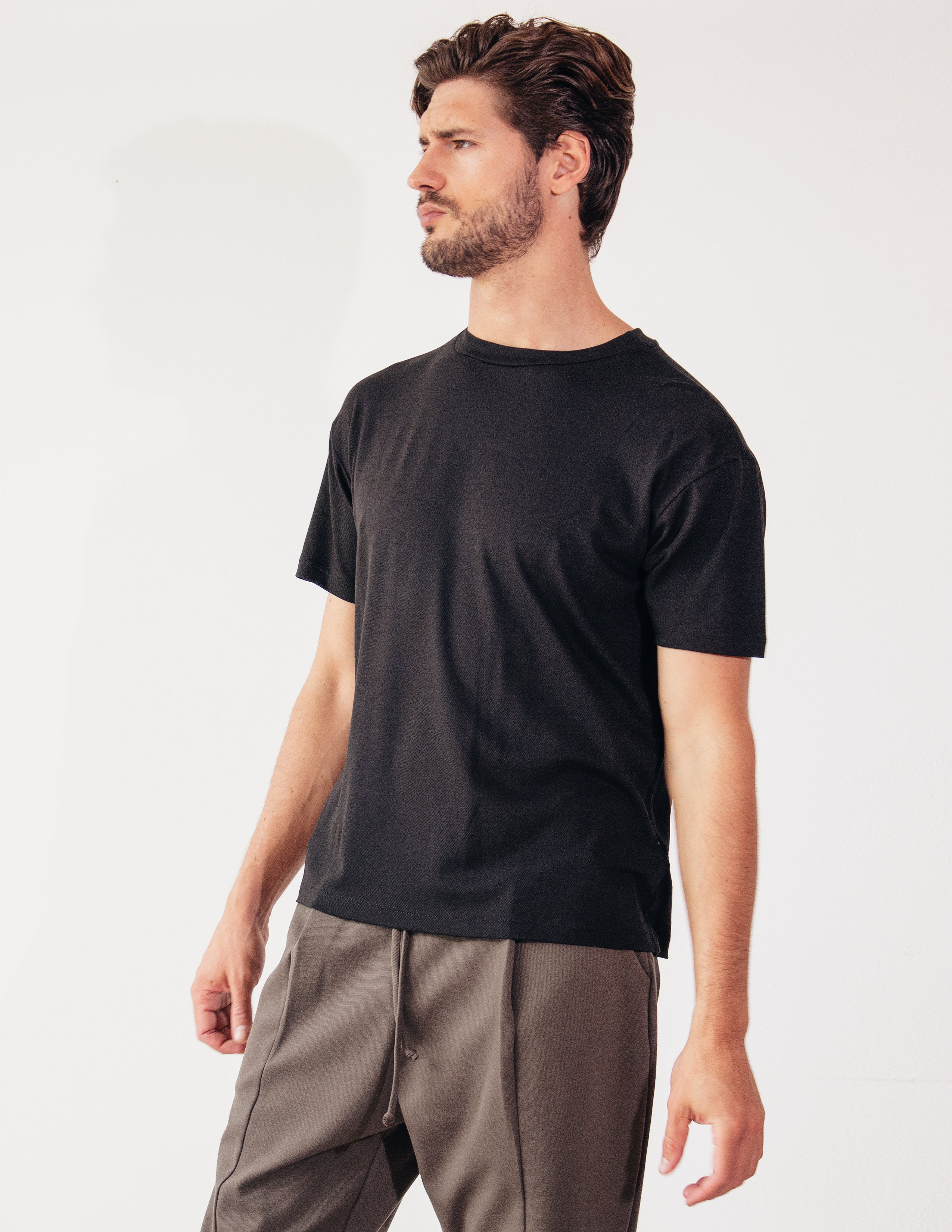 ADEPT TEE - ONYX