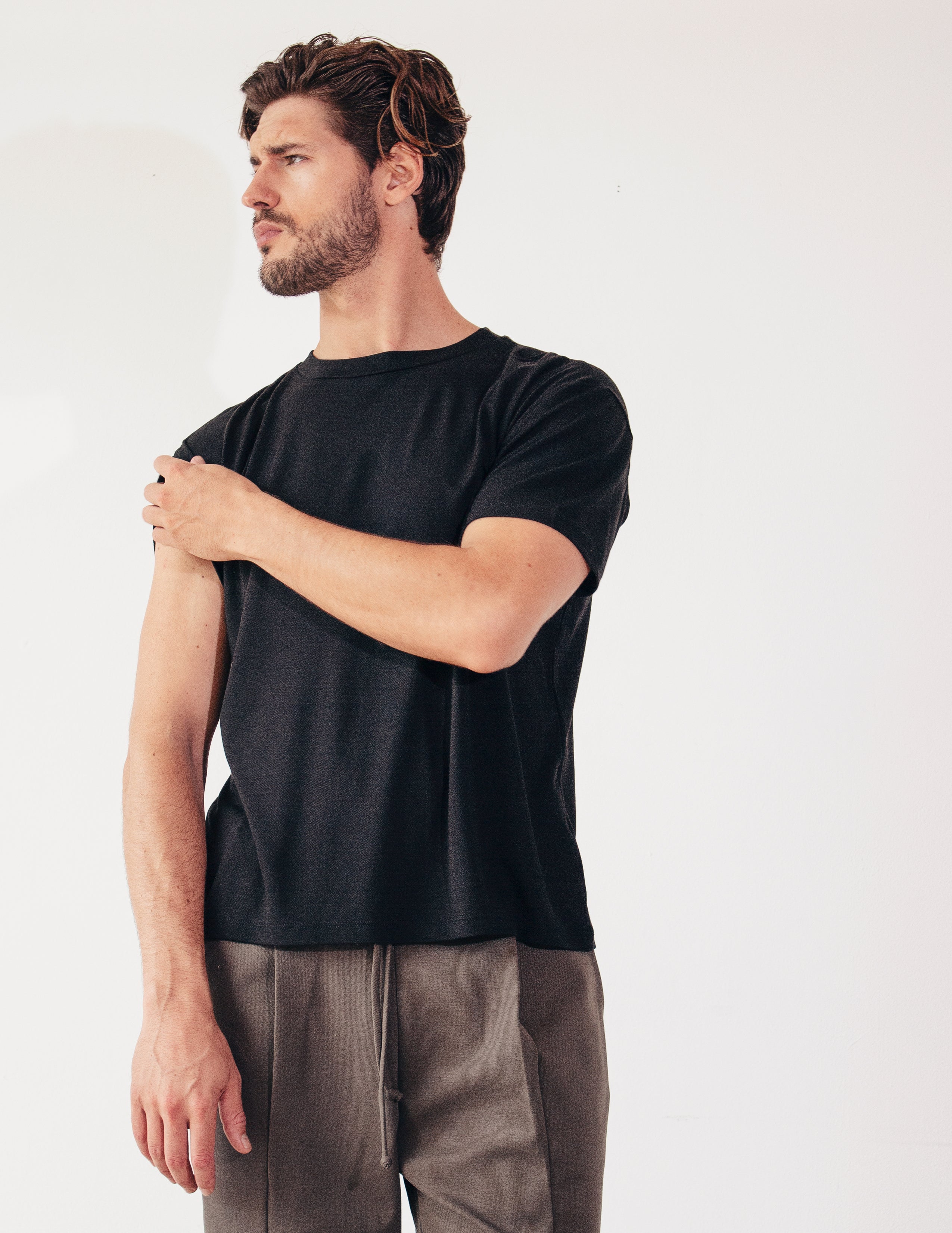 ADEPT TEE - ONYX