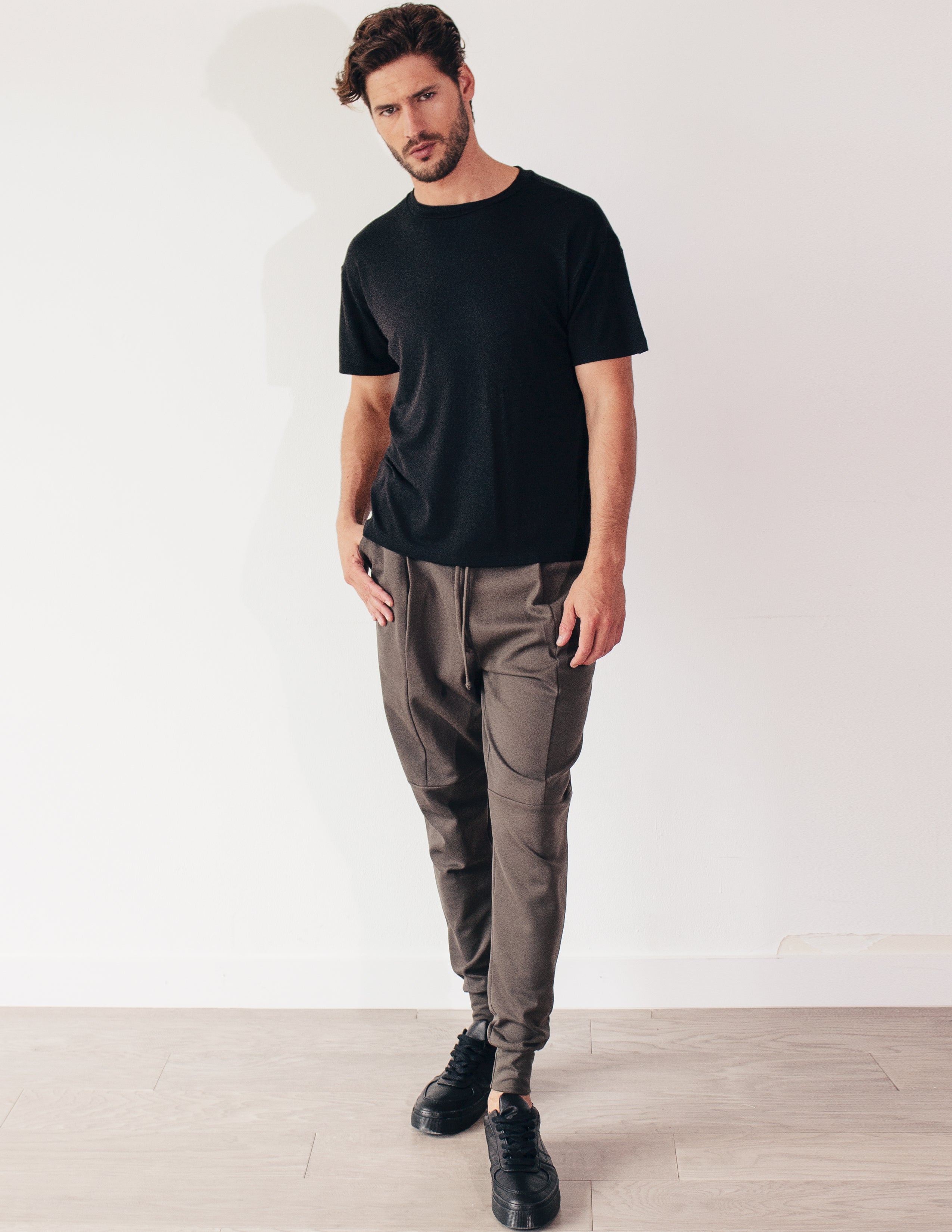 ADEPT TEE - ONYX