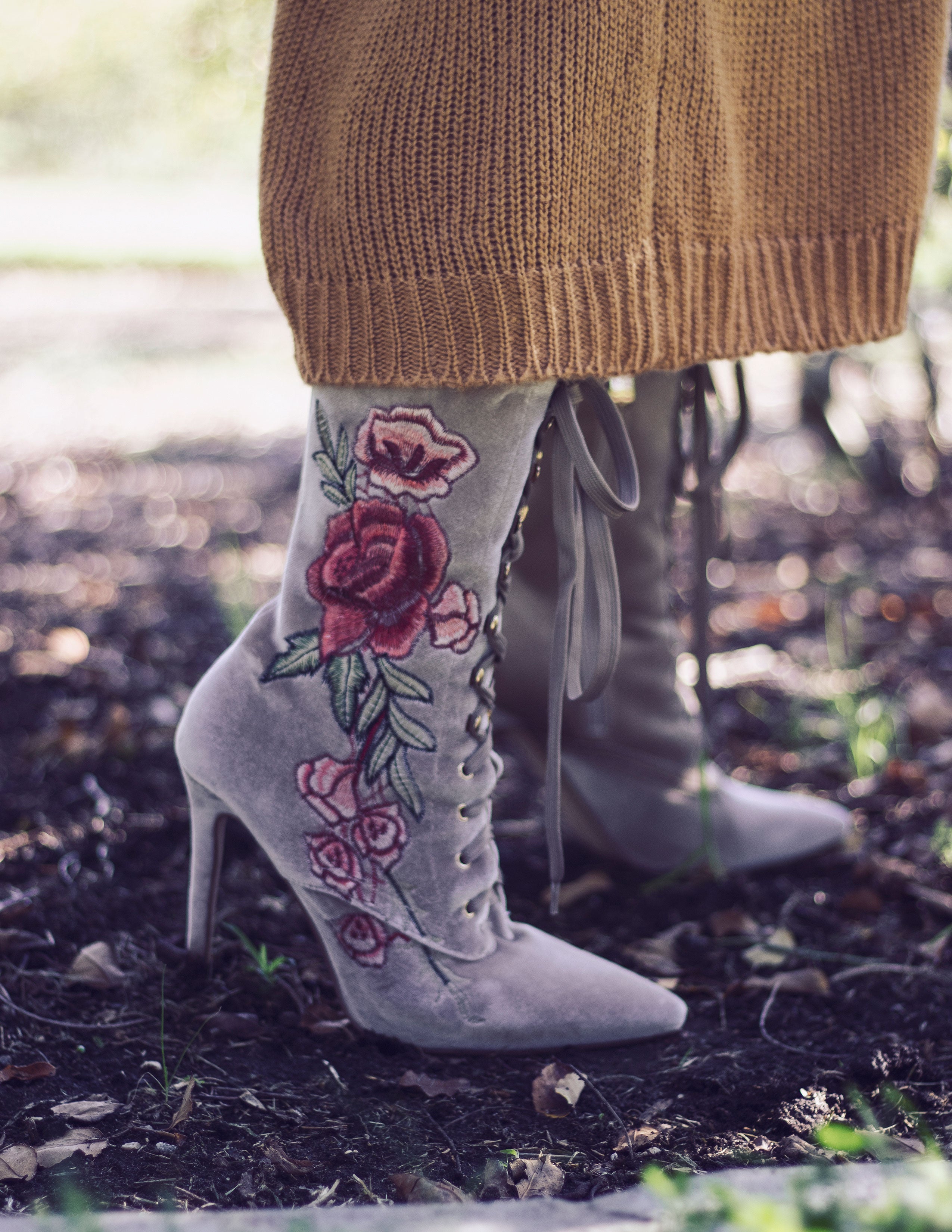 EMBROIDERED  FLORAL BOOTIES - Blue District