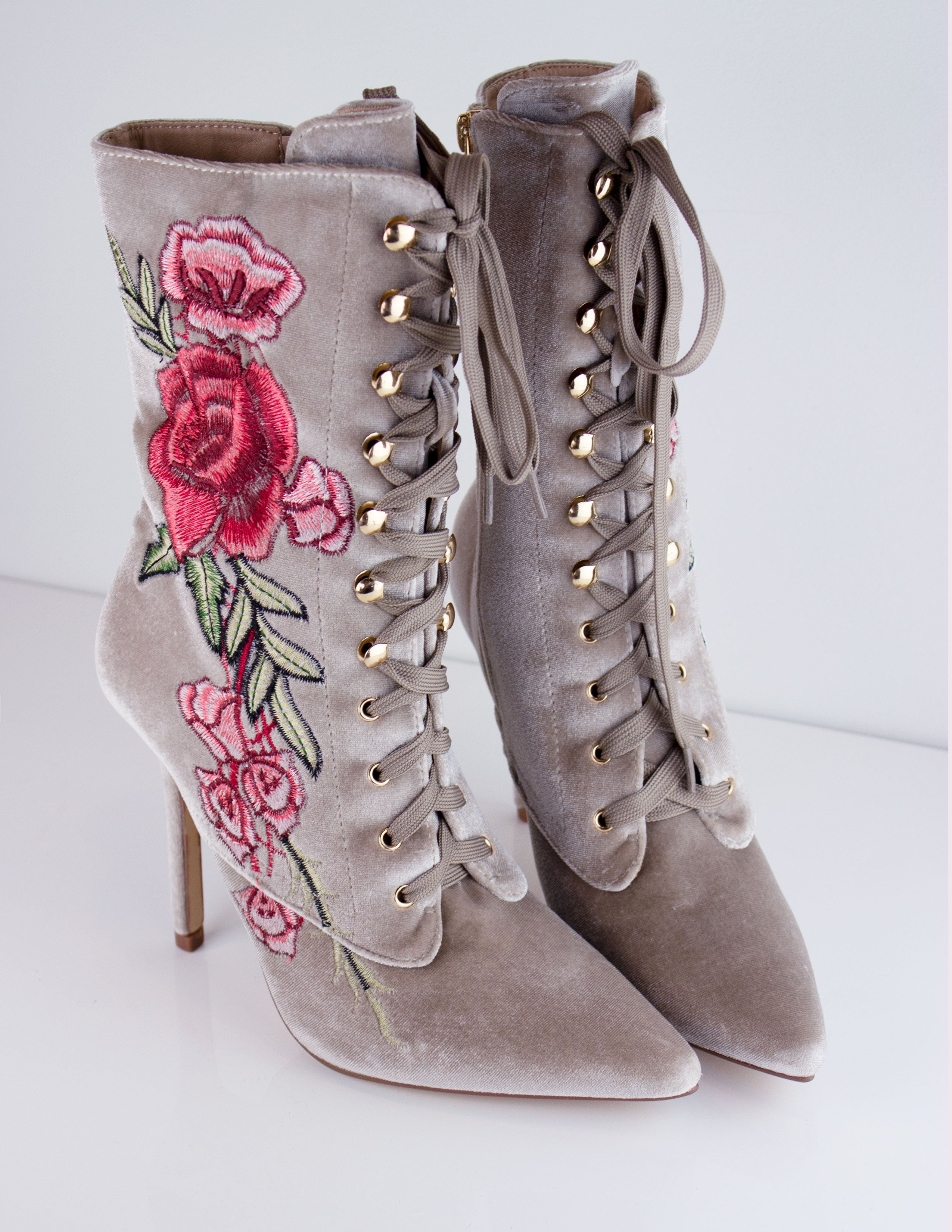 EMBROIDERED  FLORAL BOOTIES - Blue District