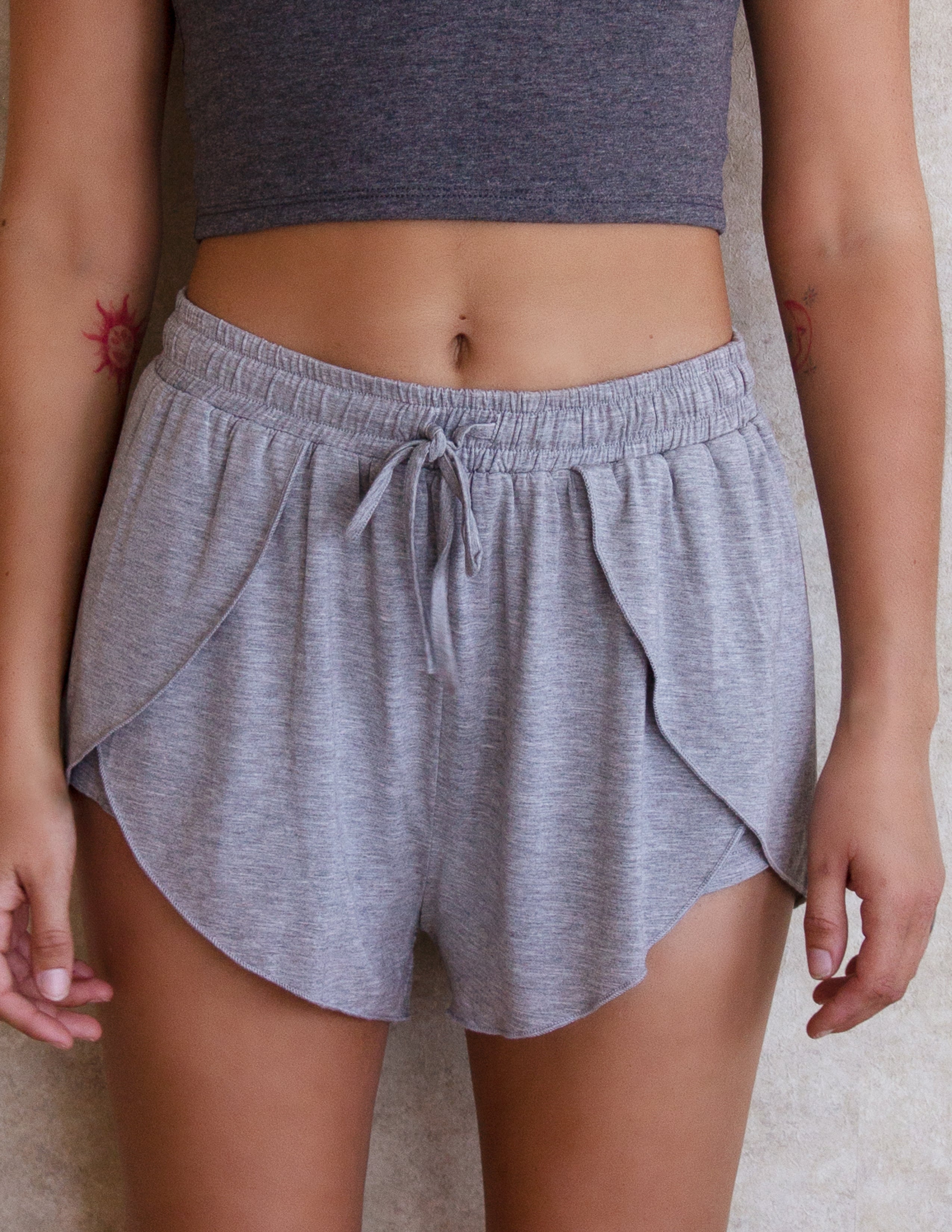 VINCA SHORTS- SMOKE