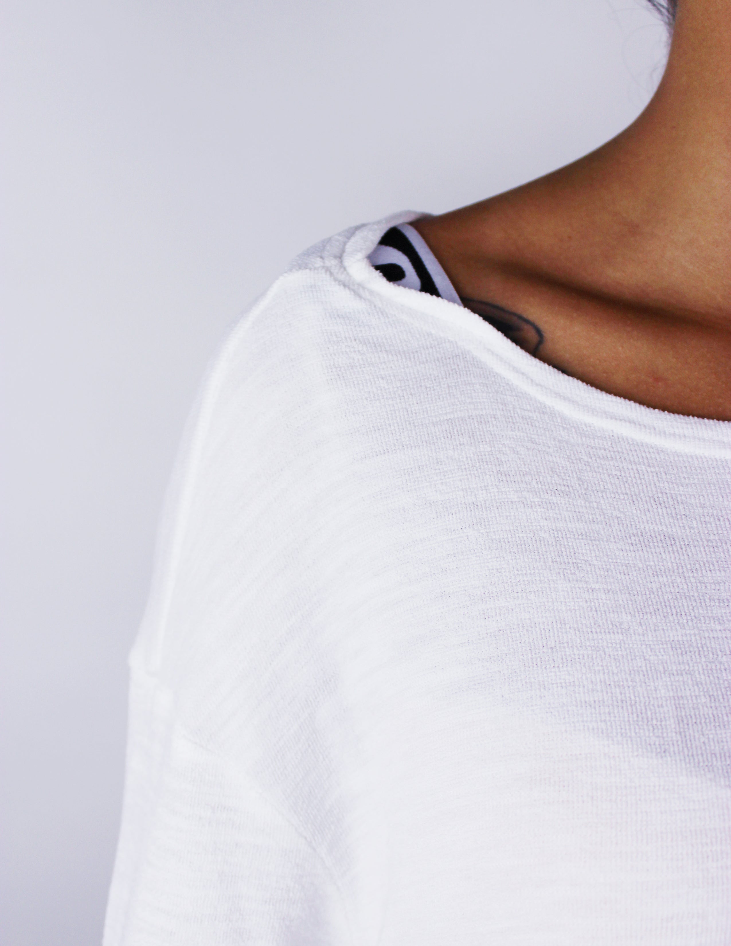 BURMA TOP- WHITE - Blue District