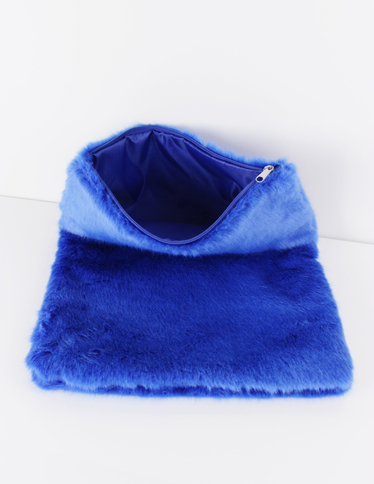 MIDNIGHT CLUTCH - Blue District