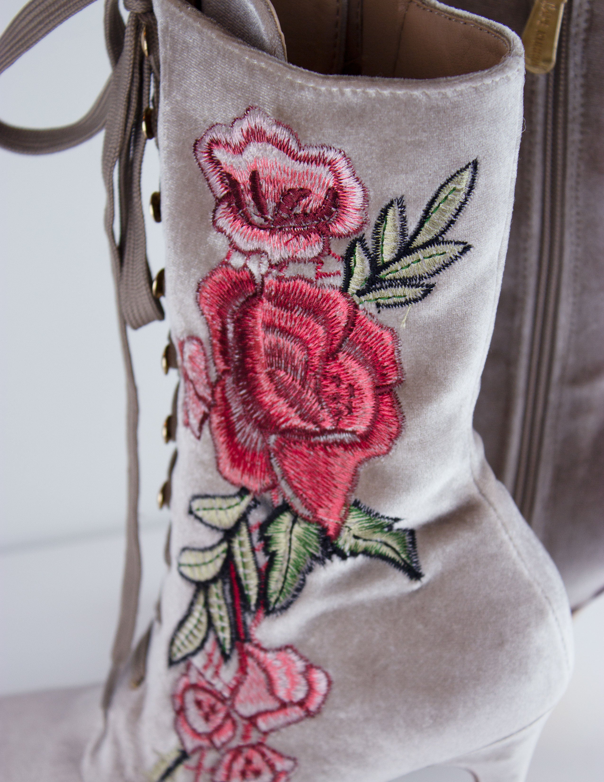 EMBROIDERED  FLORAL BOOTIES - Blue District
